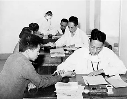 光明日報刊發長文：中國(guó)共産黨對中醫藥的(de)保護傳承與發展